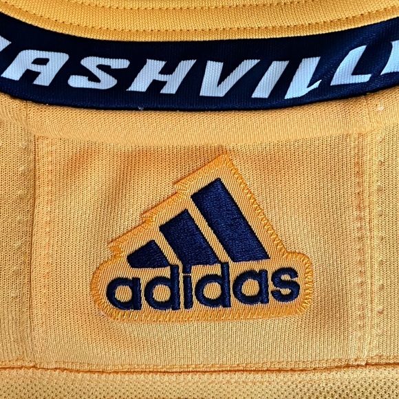 ADIDAS / NASHVILLE PREDATORS / NHL GOLD VIKTOR ARVIDSSON 33 HOME JERSEY - Picture 12 of 13